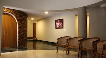 Hanu Reddy Residences Poes Garden 37/57