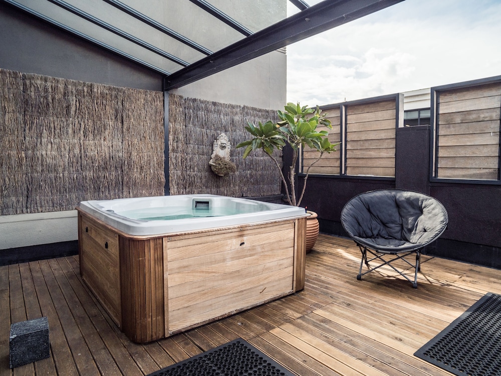 U Boutique Hotel Wellington, SureStay Collection by BW 39/68
