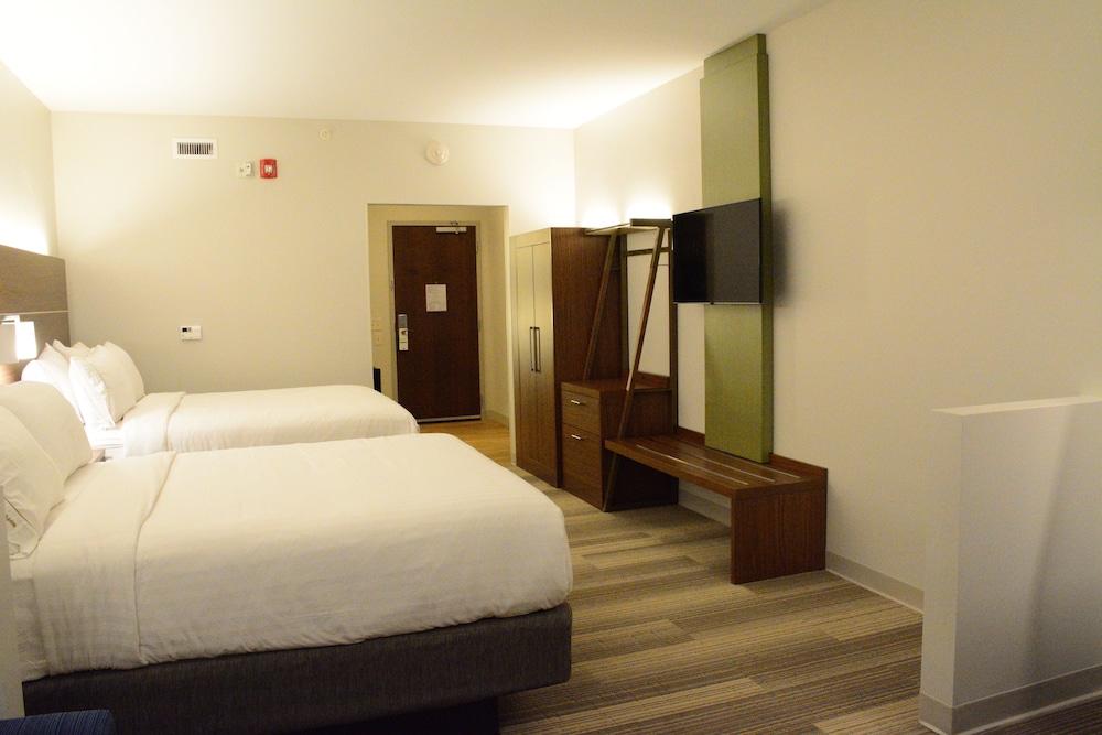 Holiday Inn Express Suites Lexington Park California 20/54