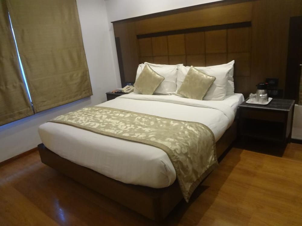 Hotel Midtown Pritam 10/58