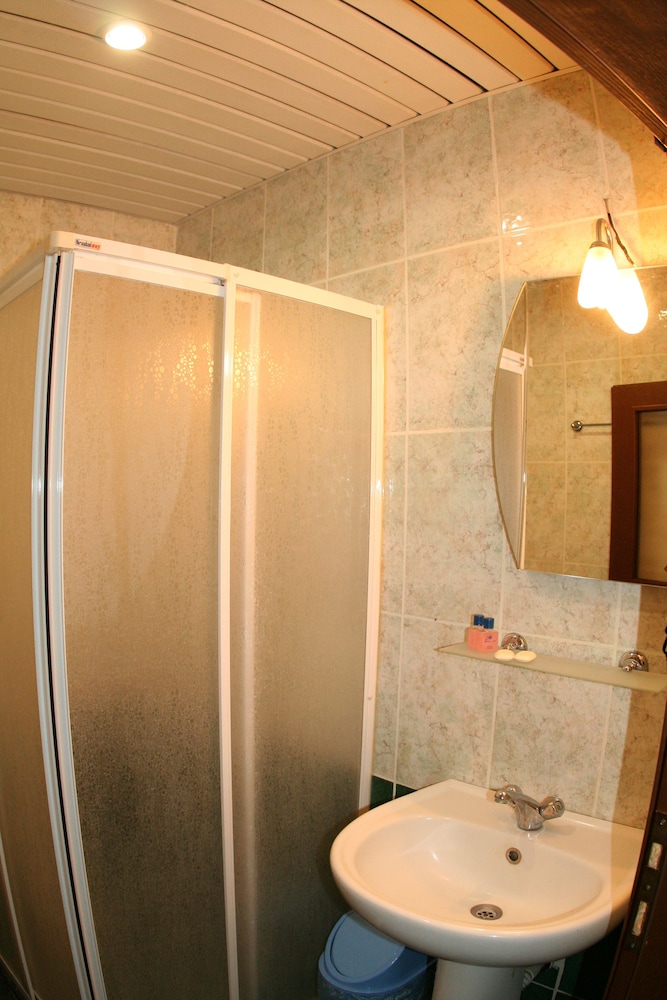 Sena Hotels 25/63