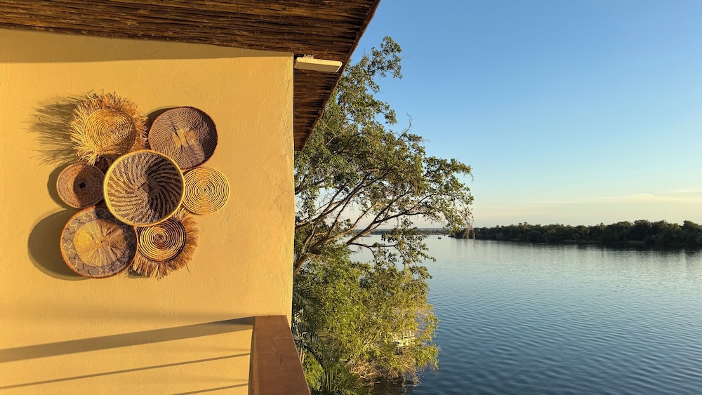 Victoria Falls Waterfront 43/74