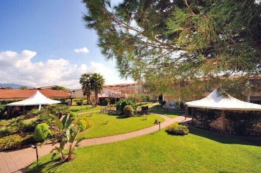 NICOTERA BEACH VILLAGE 52/66