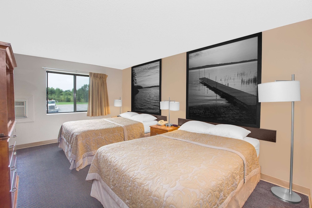 Super 8 by Wyndham Clear Lake 28/58