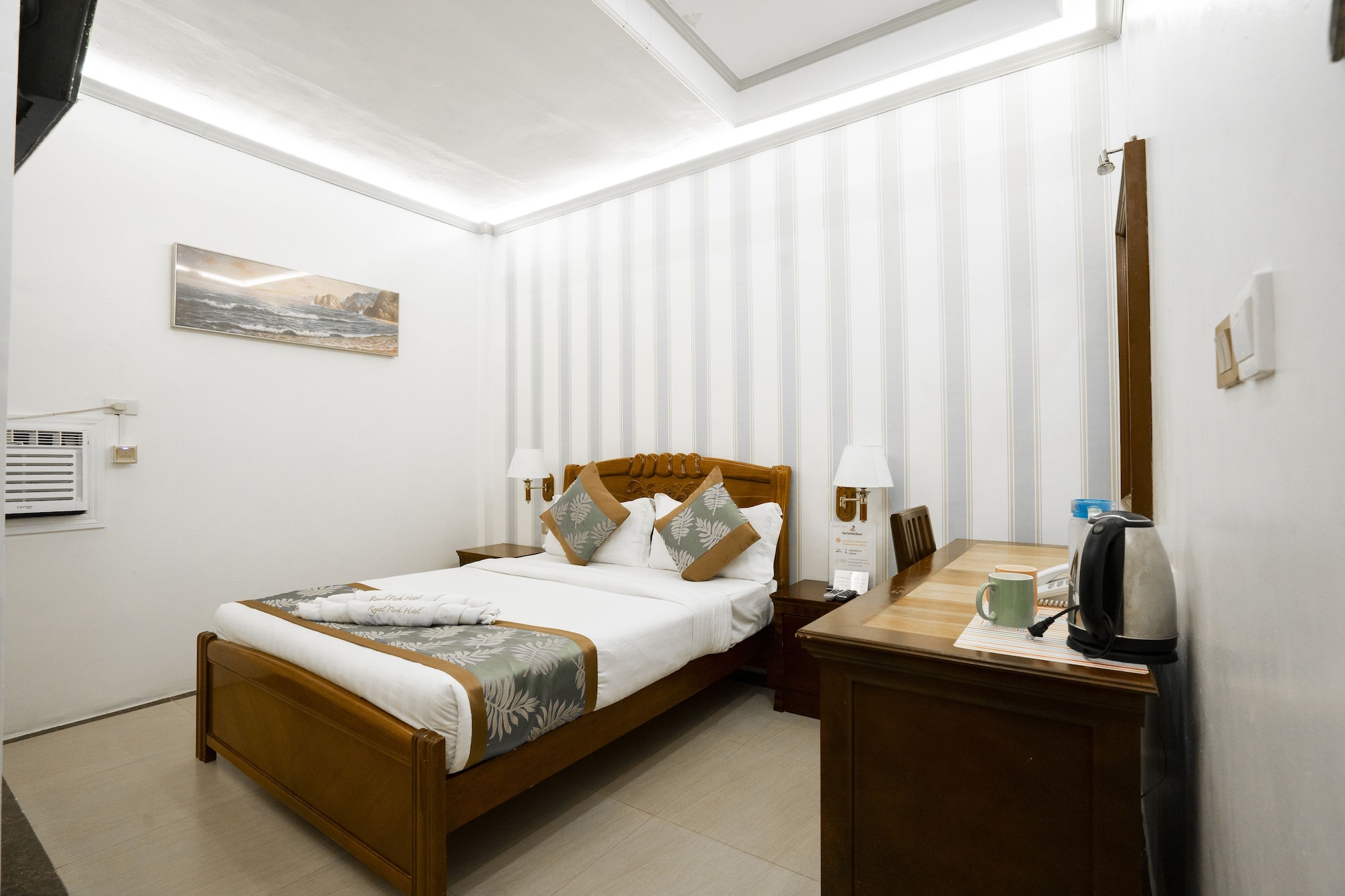 ROOM, SINGLE