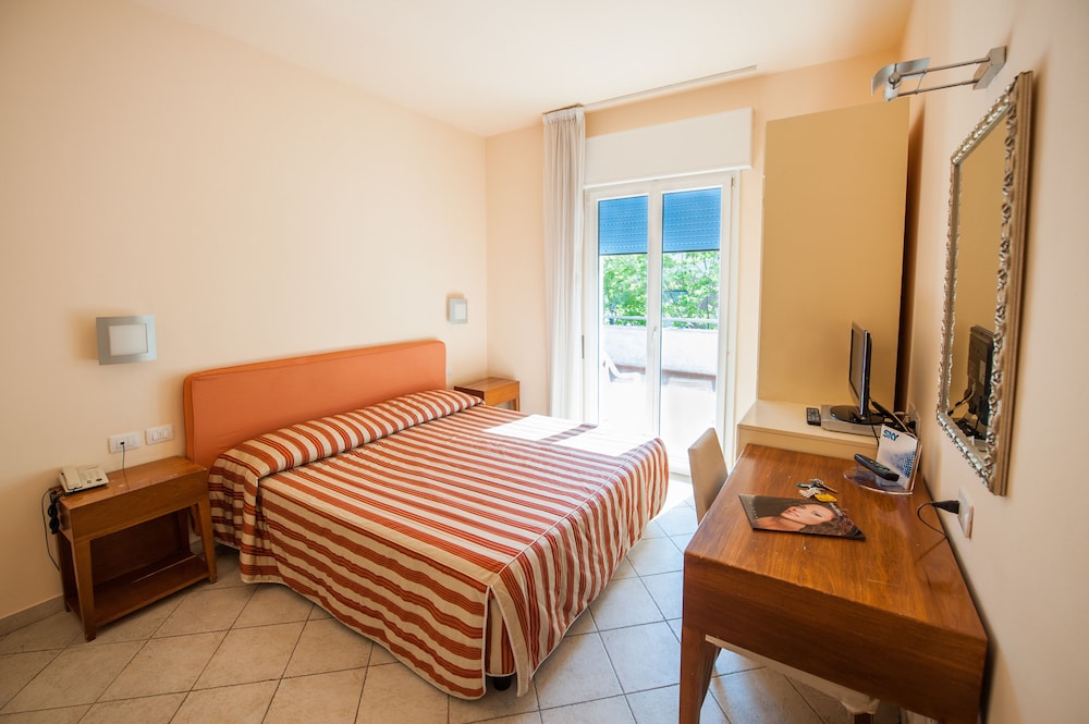 SUPERIOR, DOUBLE OR TWIN BED