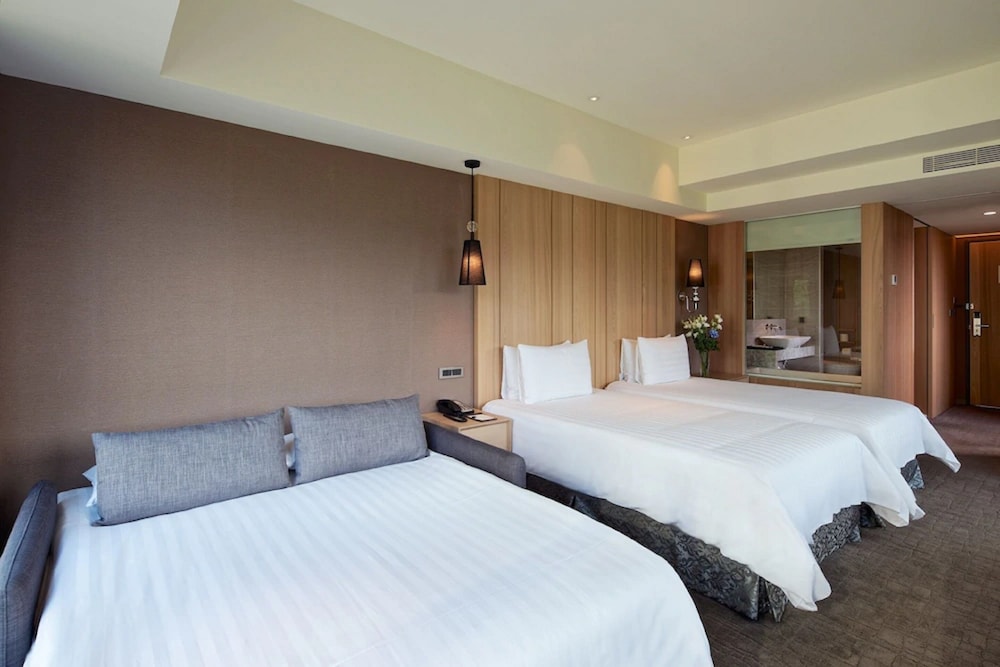 La Maison Hotel 33/64