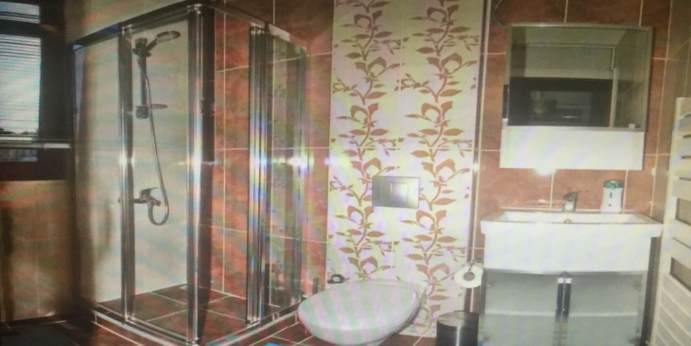 Omar Sultan Suites 33/33