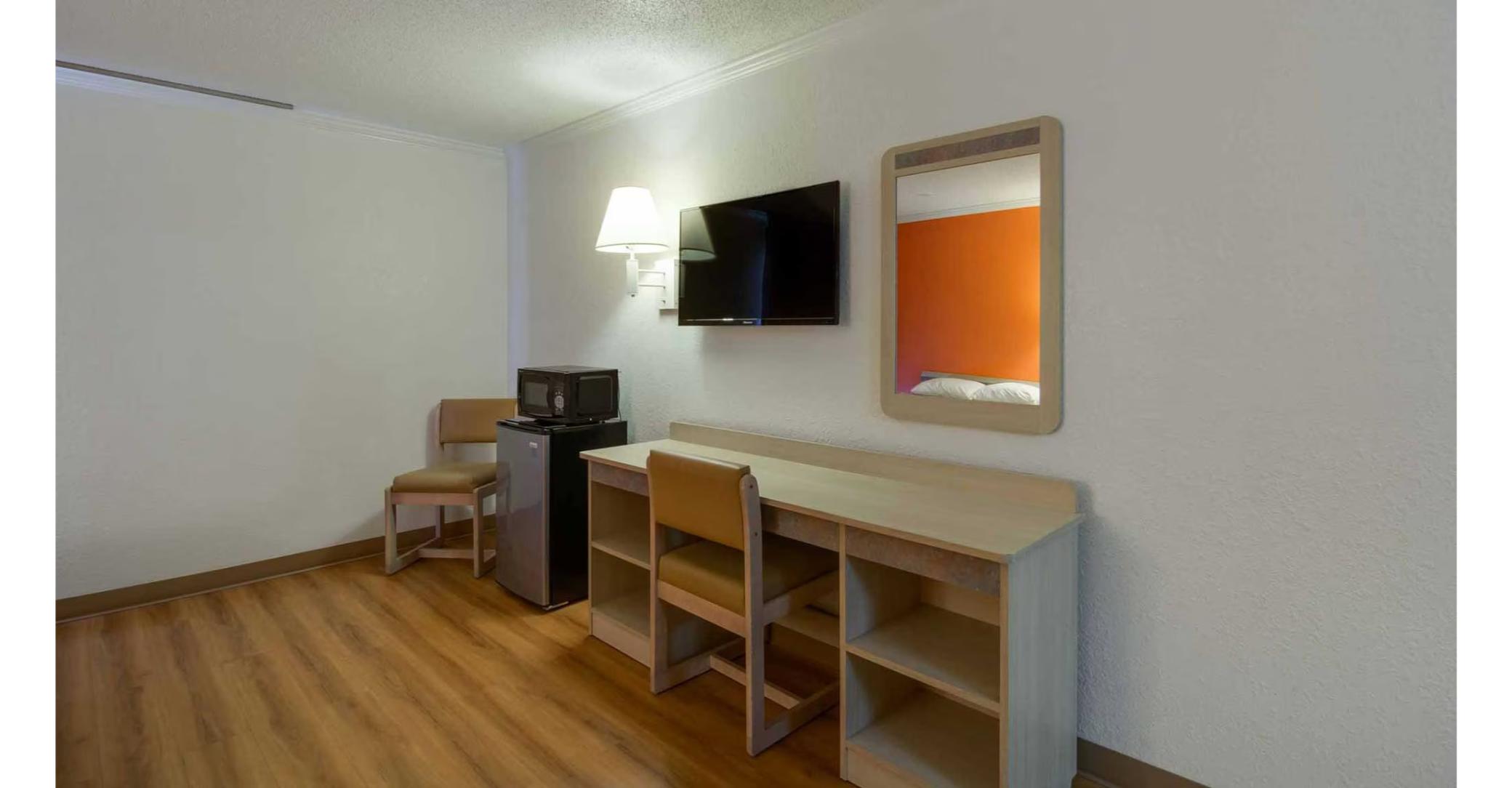 Motel6 Waukegan, IL 38/63