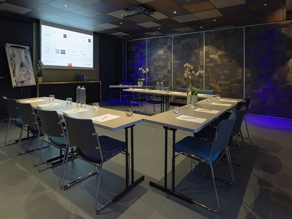 MERCURE ORLEANS CENTRE 51/62