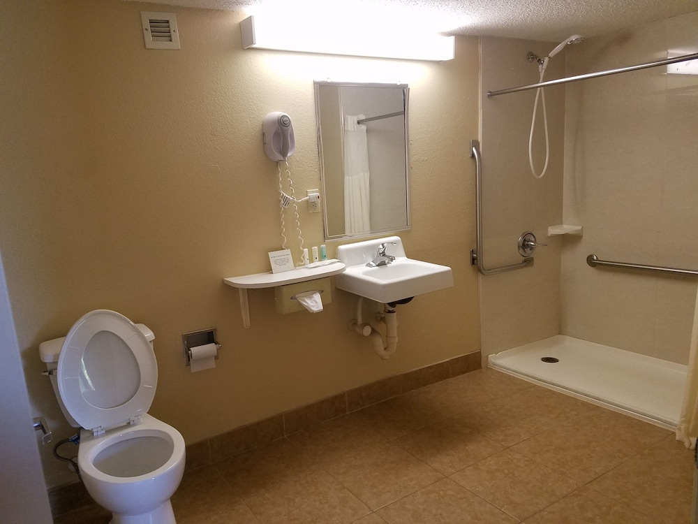 Quality Inn Duncan Spartanburg West 19/39
