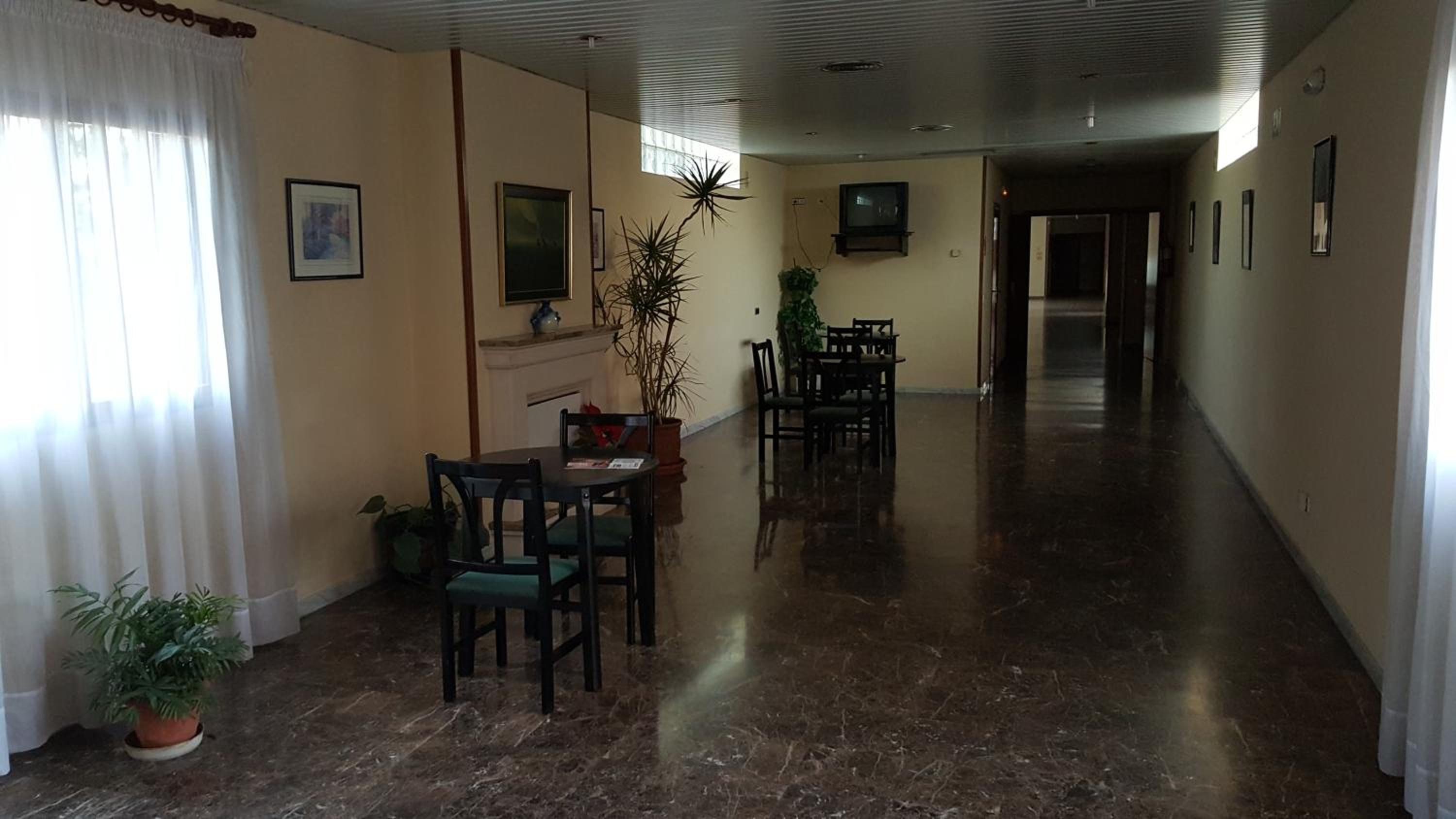 Hotel Reina Isabel 37/58