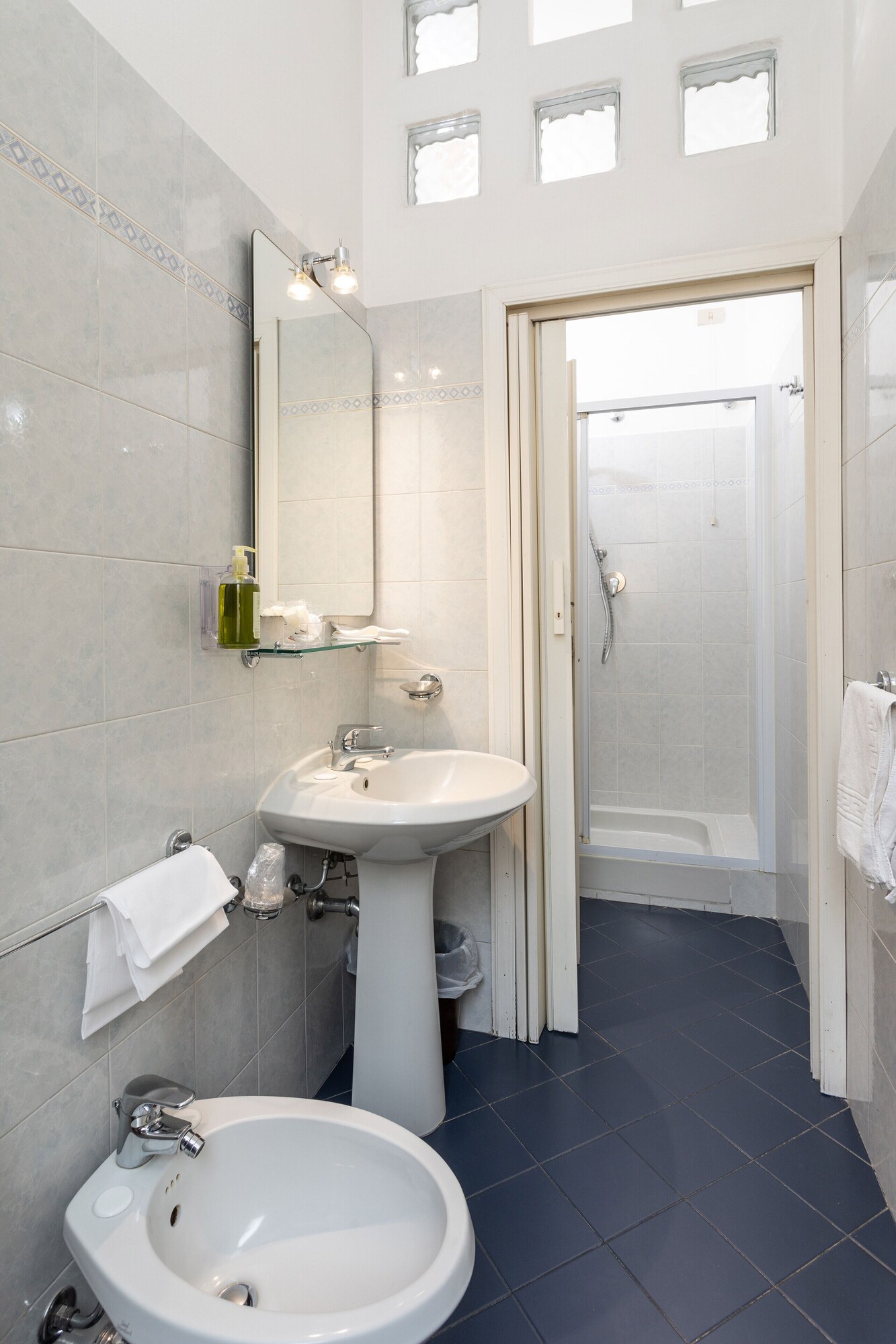 غرفة رباعية بسرير مزدوج وسريرين منفصلين، Hotel Minerva 4/5
