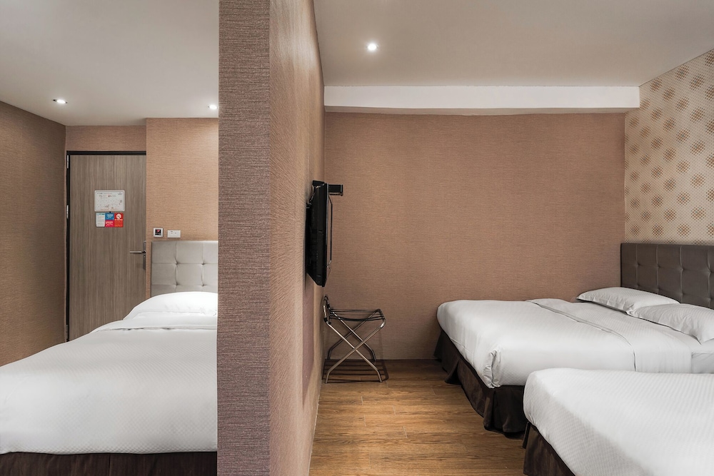 Family, 1 Single and 2 Double Beds