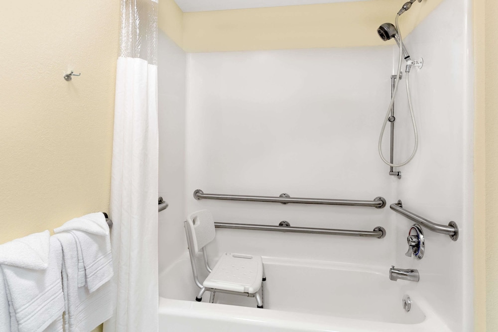 Travelodge By Wyndham Perry GA 16/33