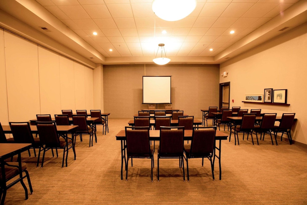Country Inn & Suites by Radisson Wilson, NC 23/25