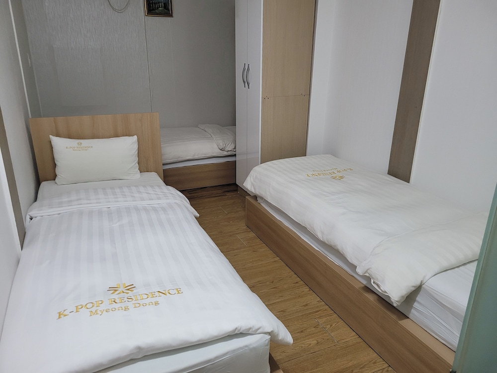 DELUXE, TWIN BEDS