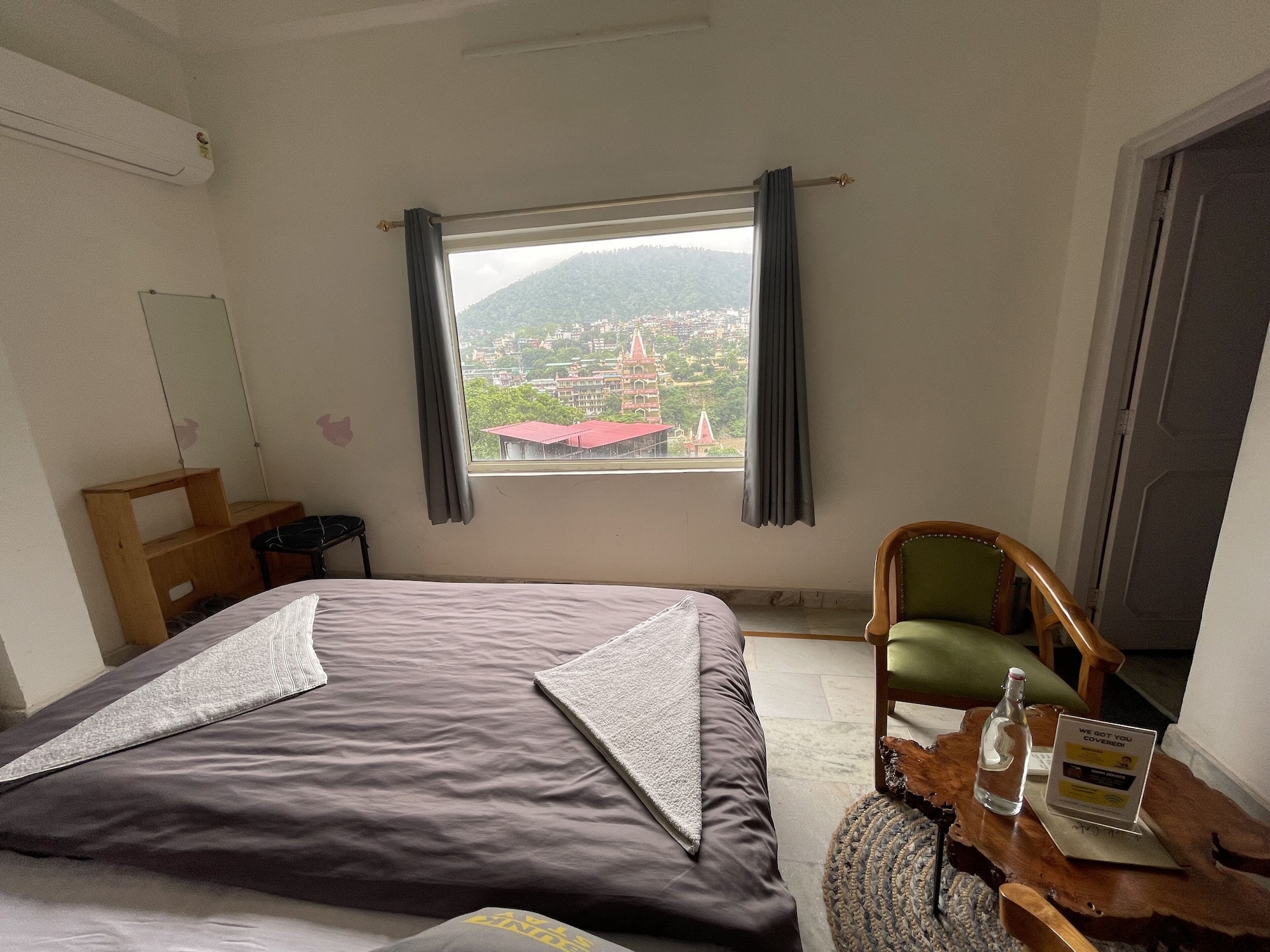DELUXE, DOUBLE BED