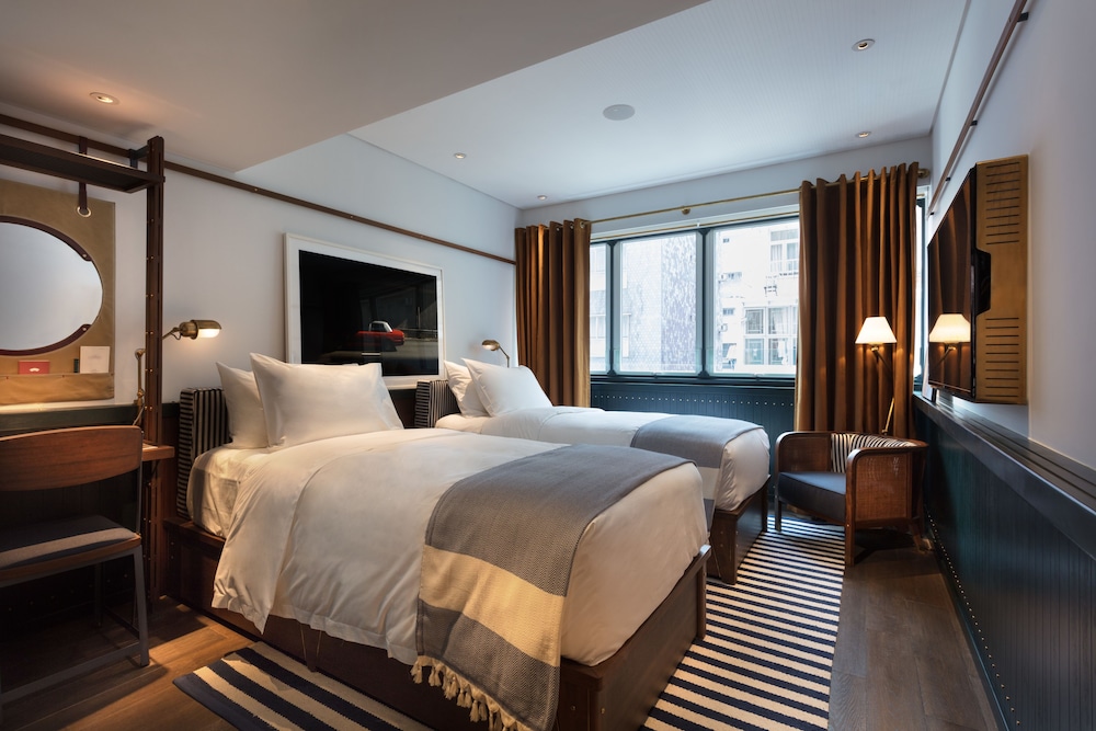 Medium, Twin Beds