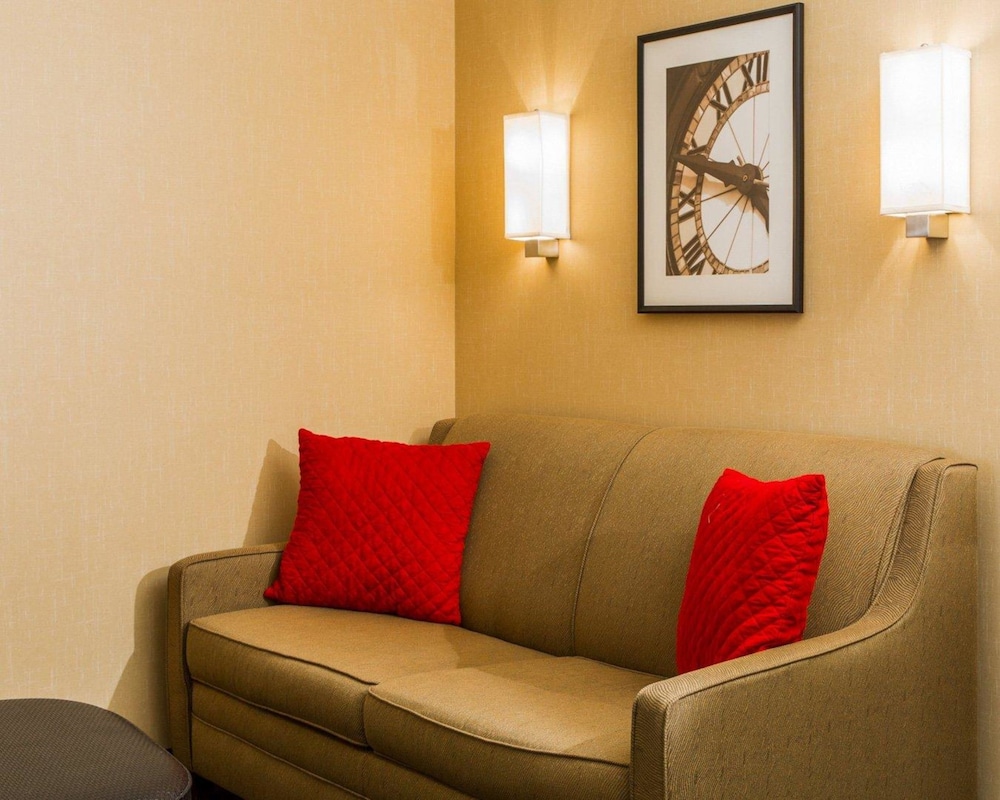 Cambria Hotel Madison East 26/41