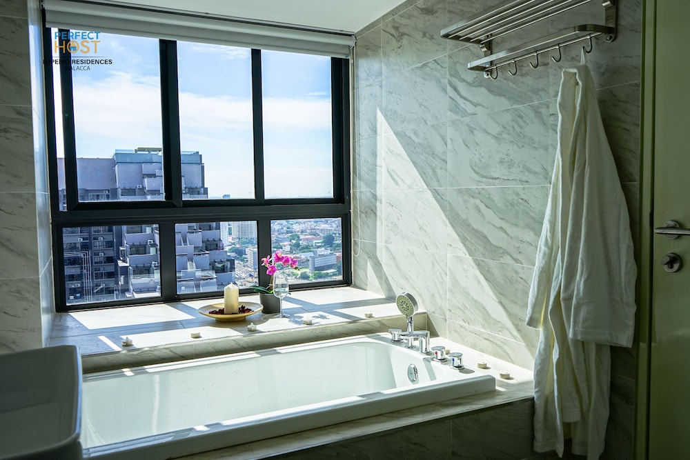 IMPERIO RESIDENCE SEAFRONT BY PERFECT HOST 42/43