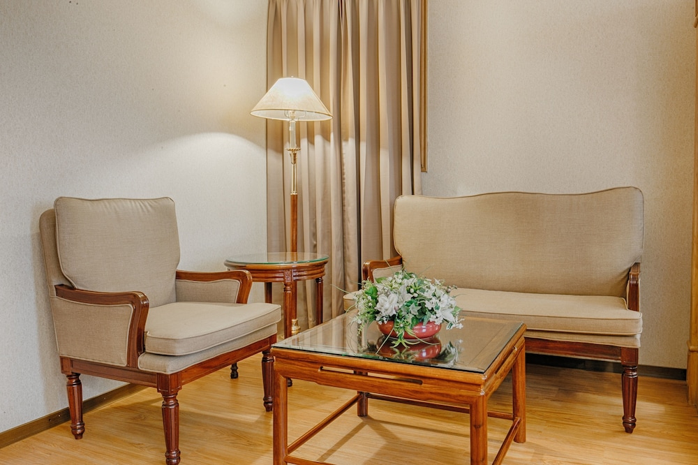 Highness Hotel 26/34