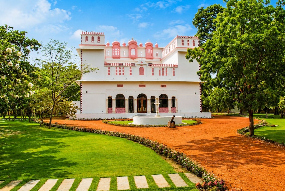 Welcomeheritage Bijayniwas Palace 43/47