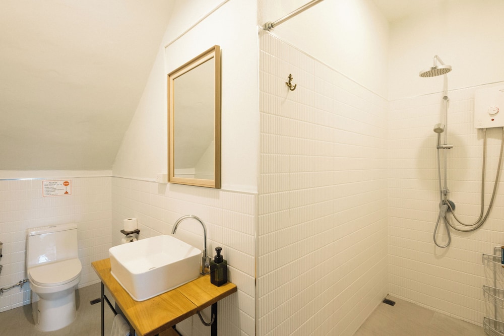 Nautical Home Bed & Breakfast Khaolak 66/68
