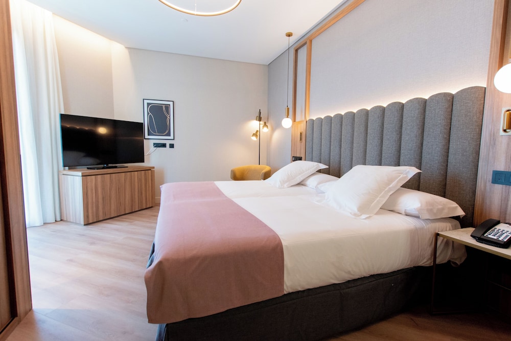 Giralda Center Hotel 12/40
