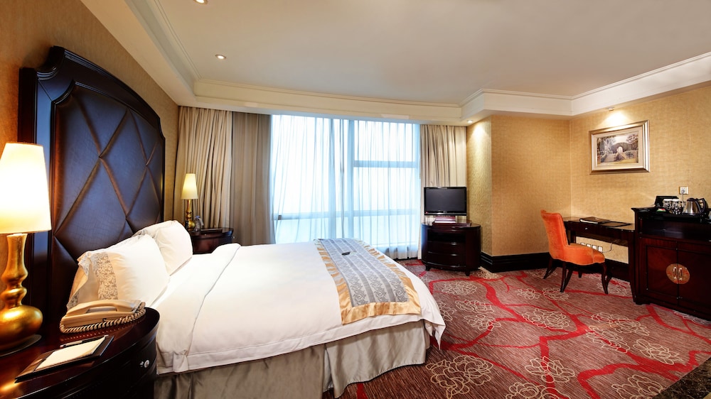 ROYAL MEDITERRANEAN HOTEL 23/47