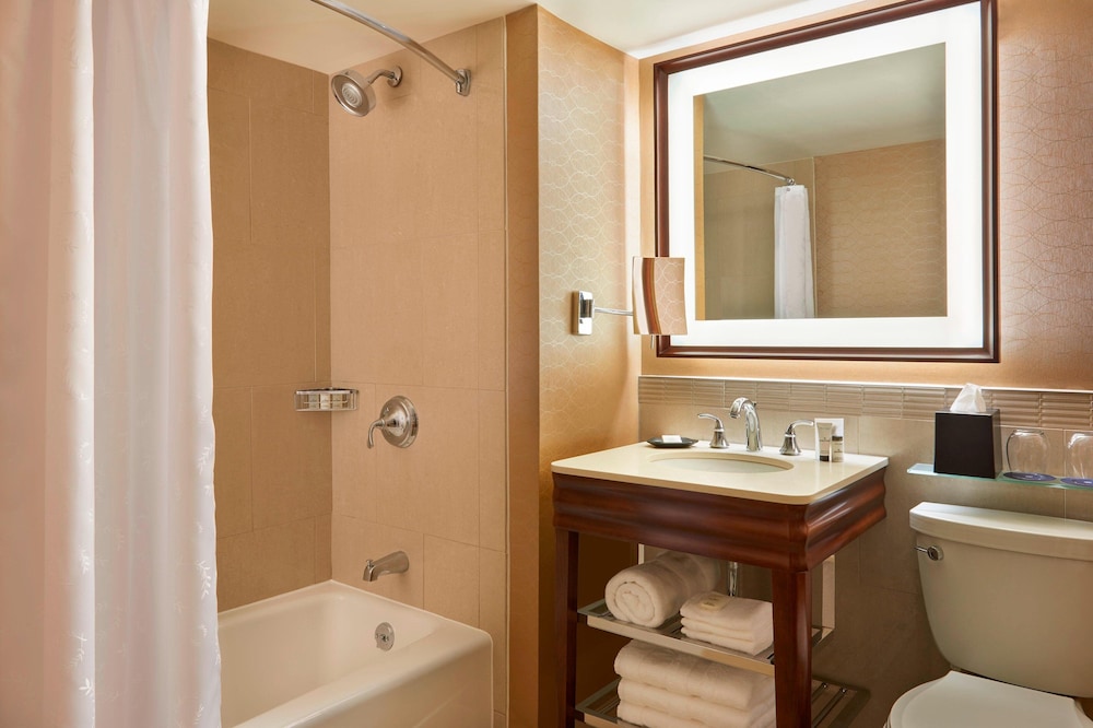جناح جونيور بسرير كينج، SHERATON CENTRE TORONTO 5/7