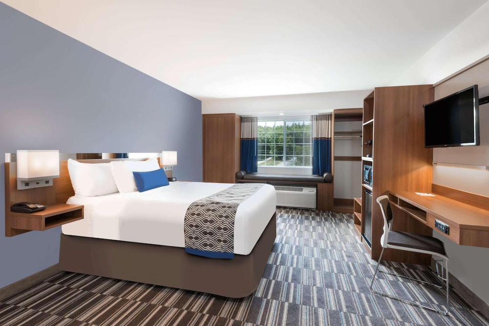 Microtel Inn & Suites By Wyndham Windham 8/41