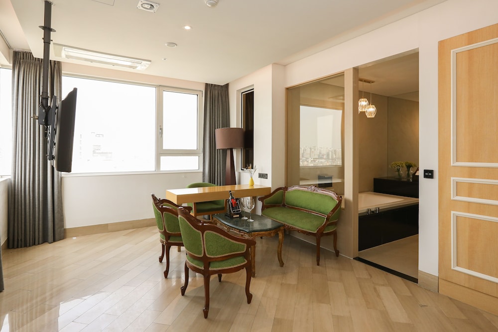 Hotel The Designers Hongdae 65/80
