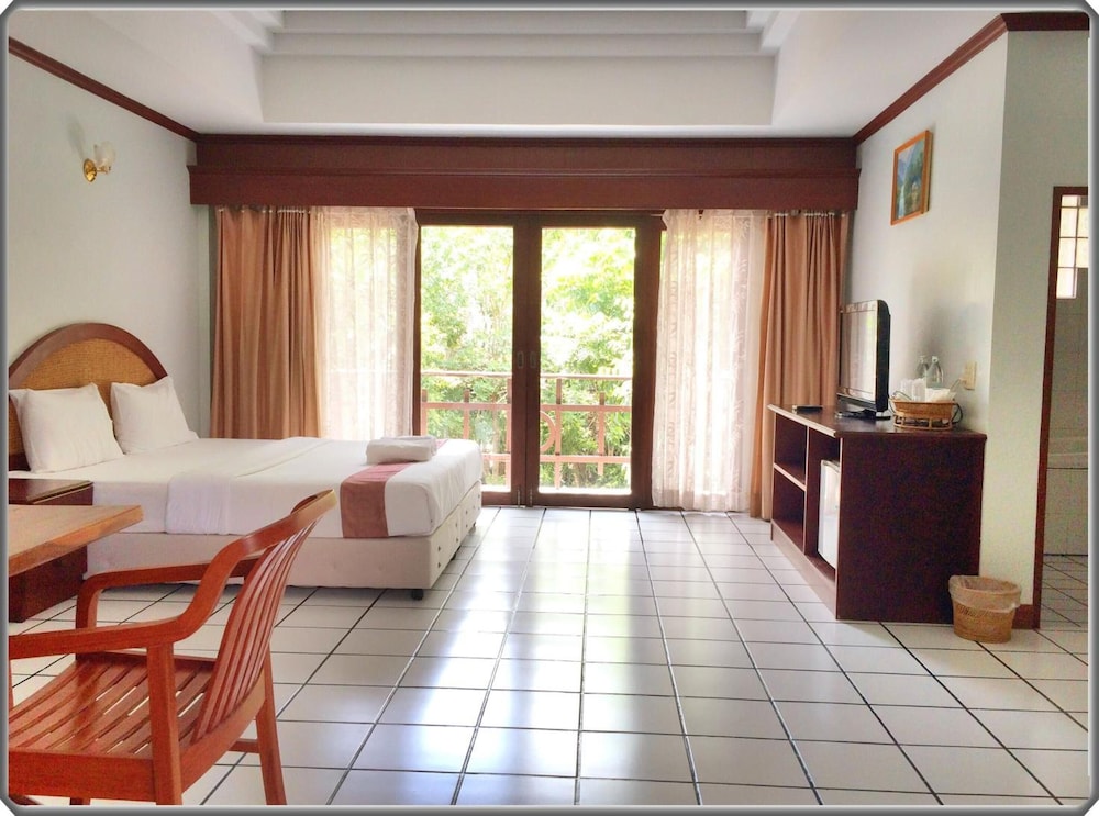 Thongpaeka Hotel 16/50