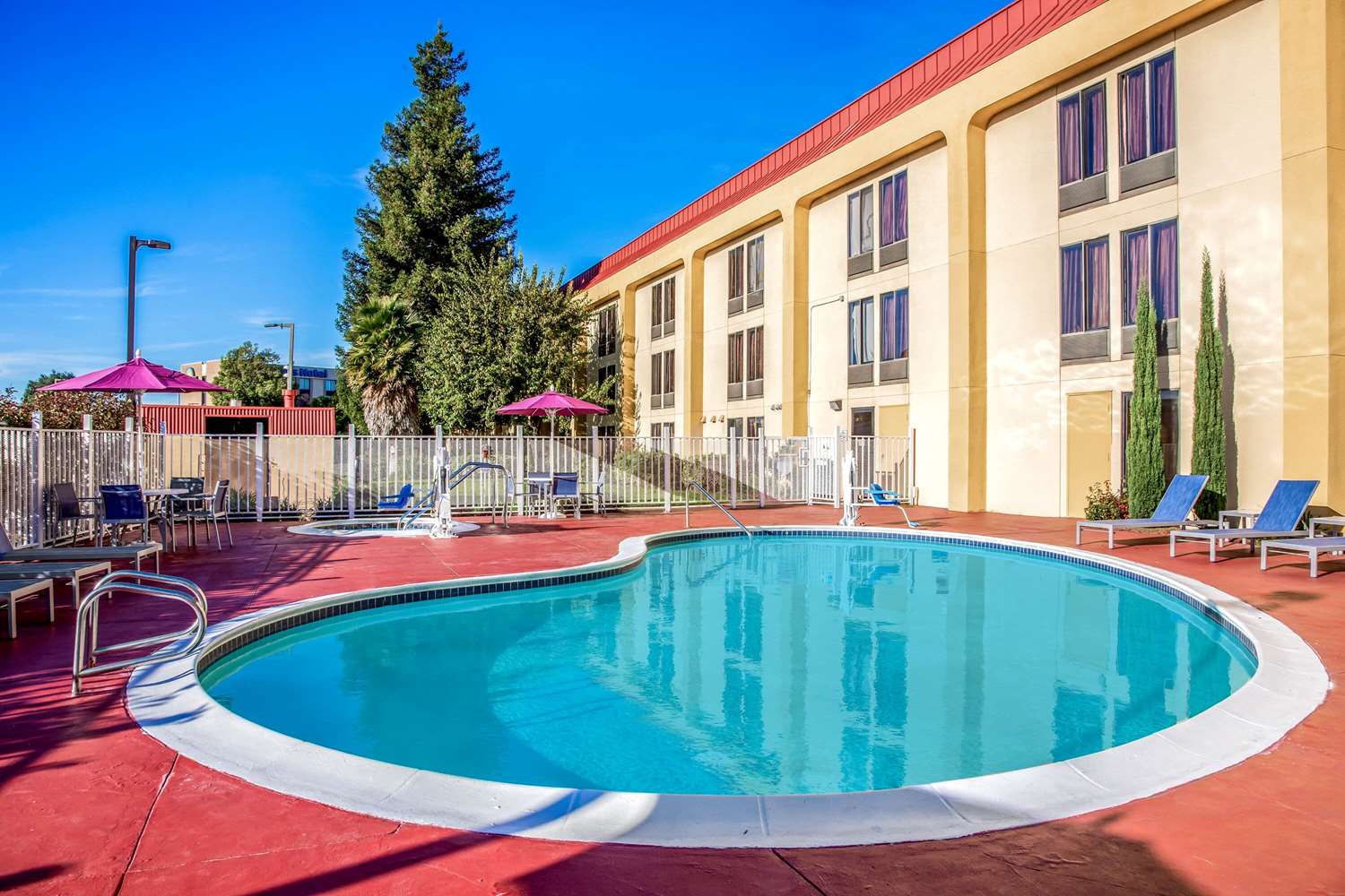 La Quinta Inn And Suites By Wyndham Oakland Airport Coliseum 42/45