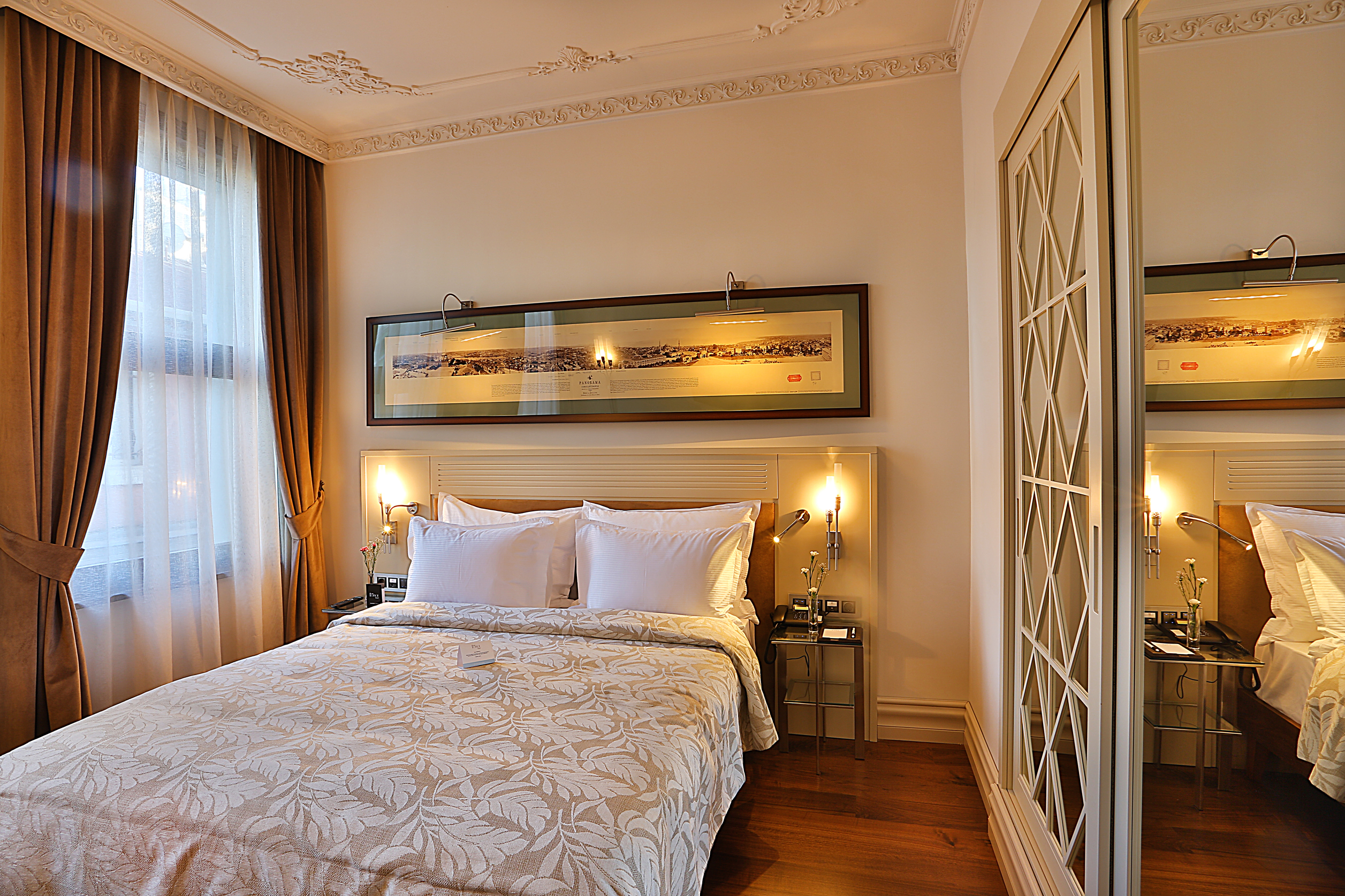 غرفة قياسية بسرير مزدوج