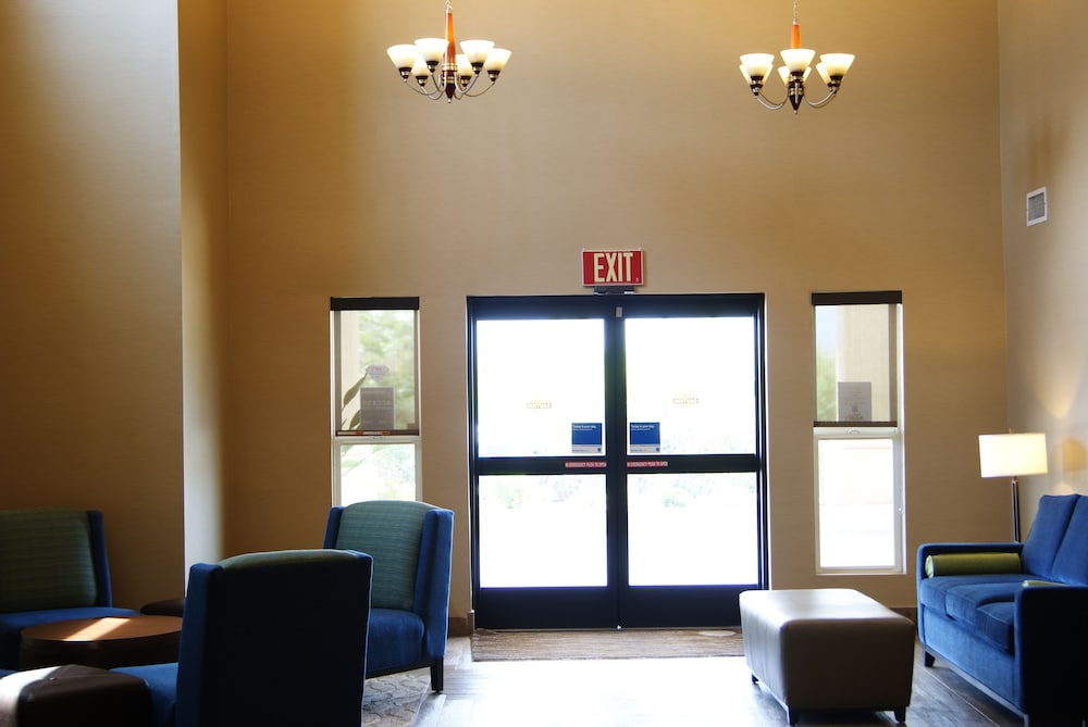Comfort Inn & Suites Near Temecula Wine Country 28/30