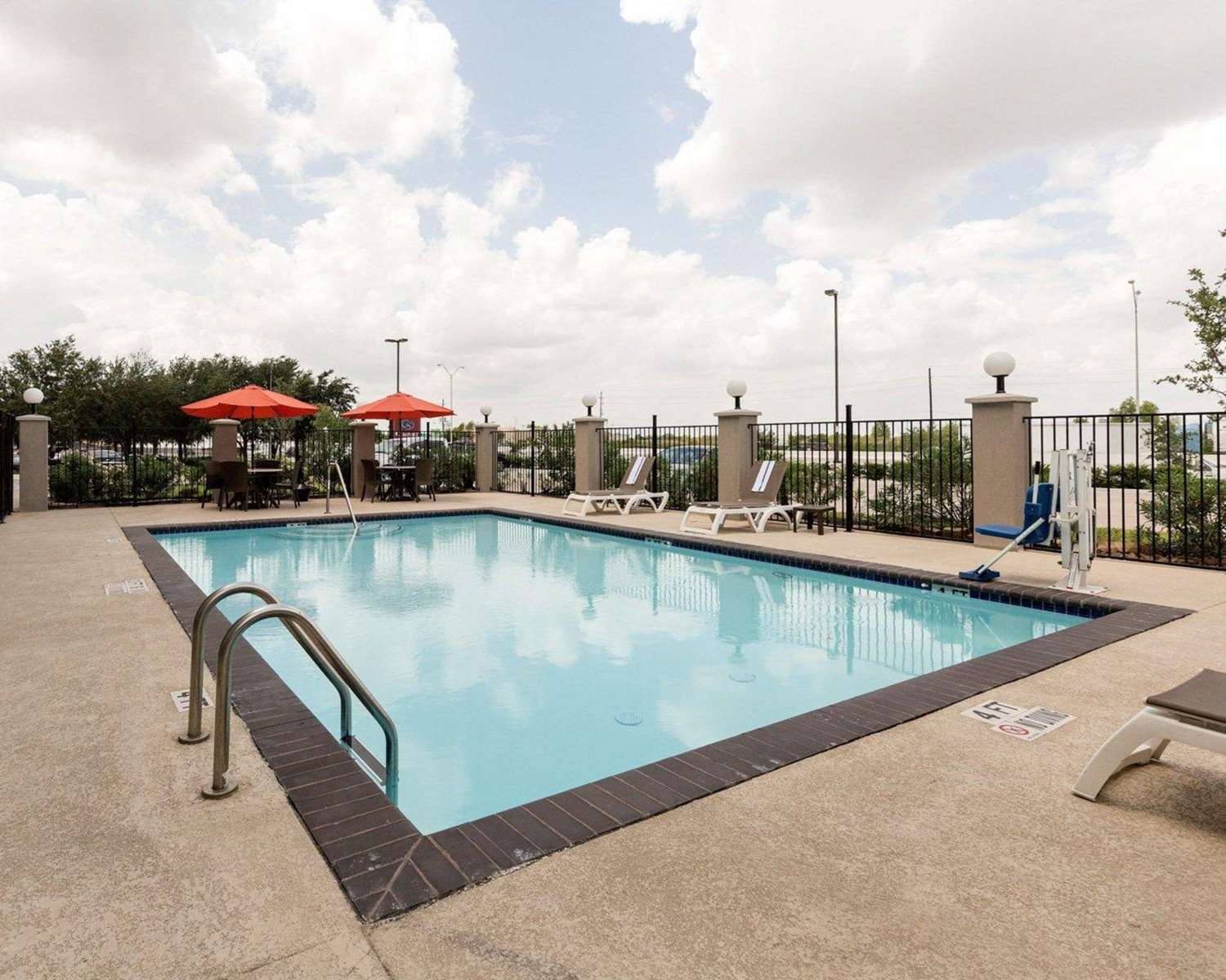 Comfort Suites near Westchase on Beltway 8 45/46