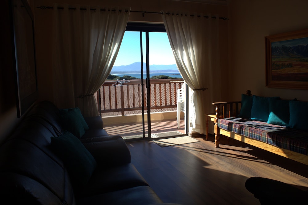 Aquamarine Guest House 44/73