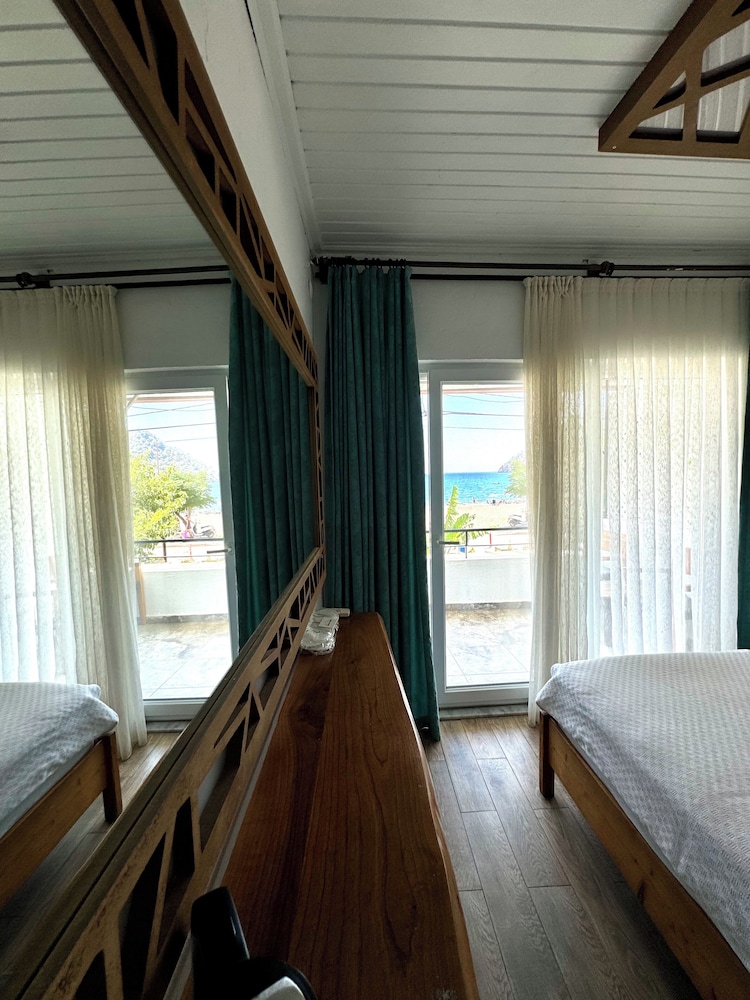 Ceneviz Hotel 10/43