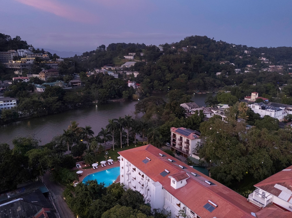 Suisse Hotel Kandy 45/50