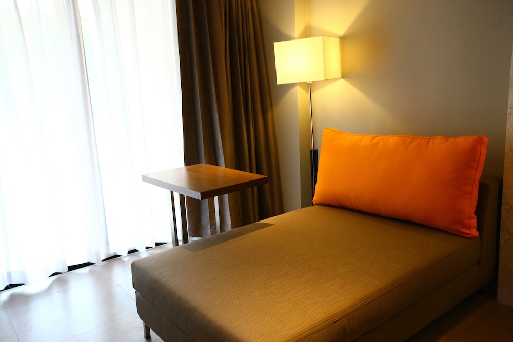 Season Five Hotel 32/53