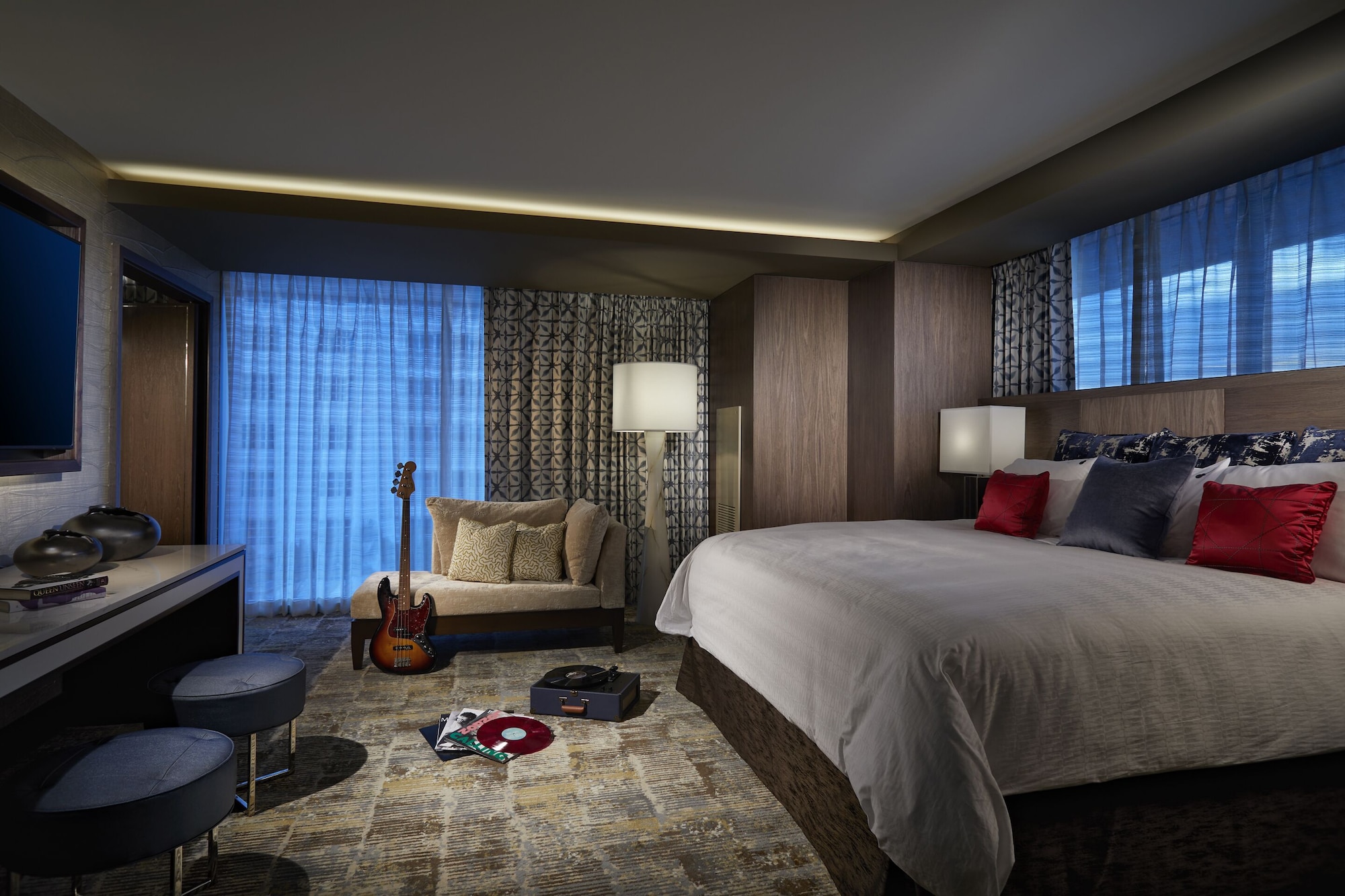 GOLD, SUITE, EAST TOWER