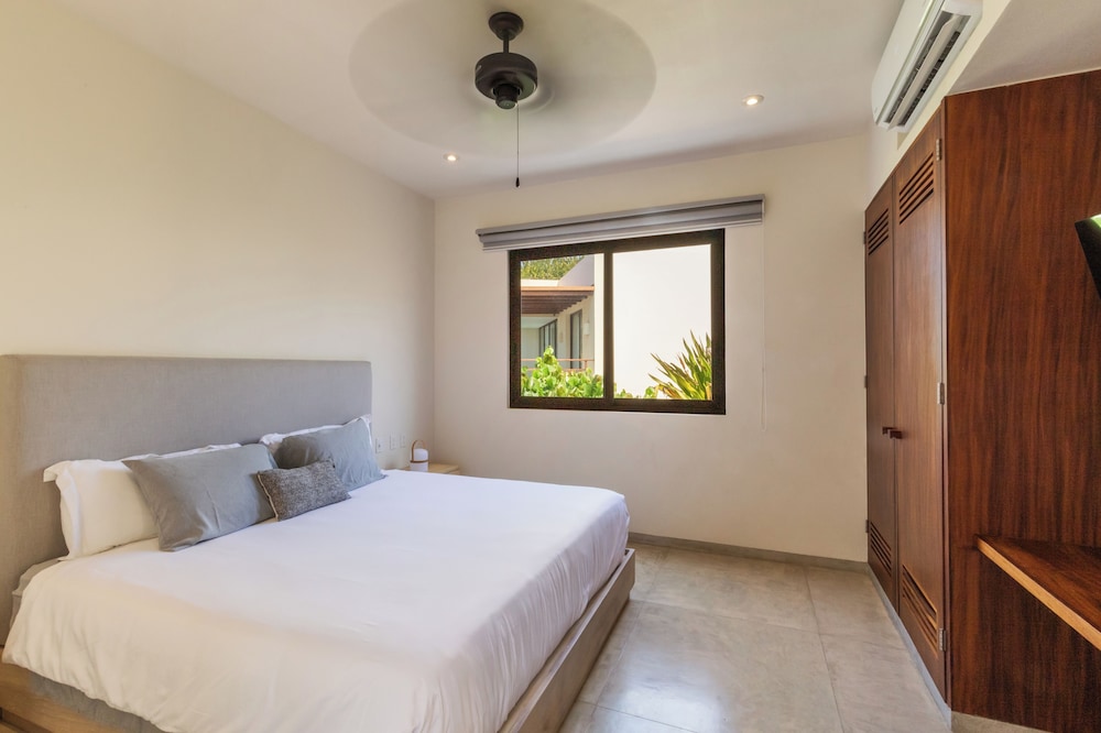 3 Bedrooms, Penthouse, 2 Double Beds, 2 King Beds, Beach Front