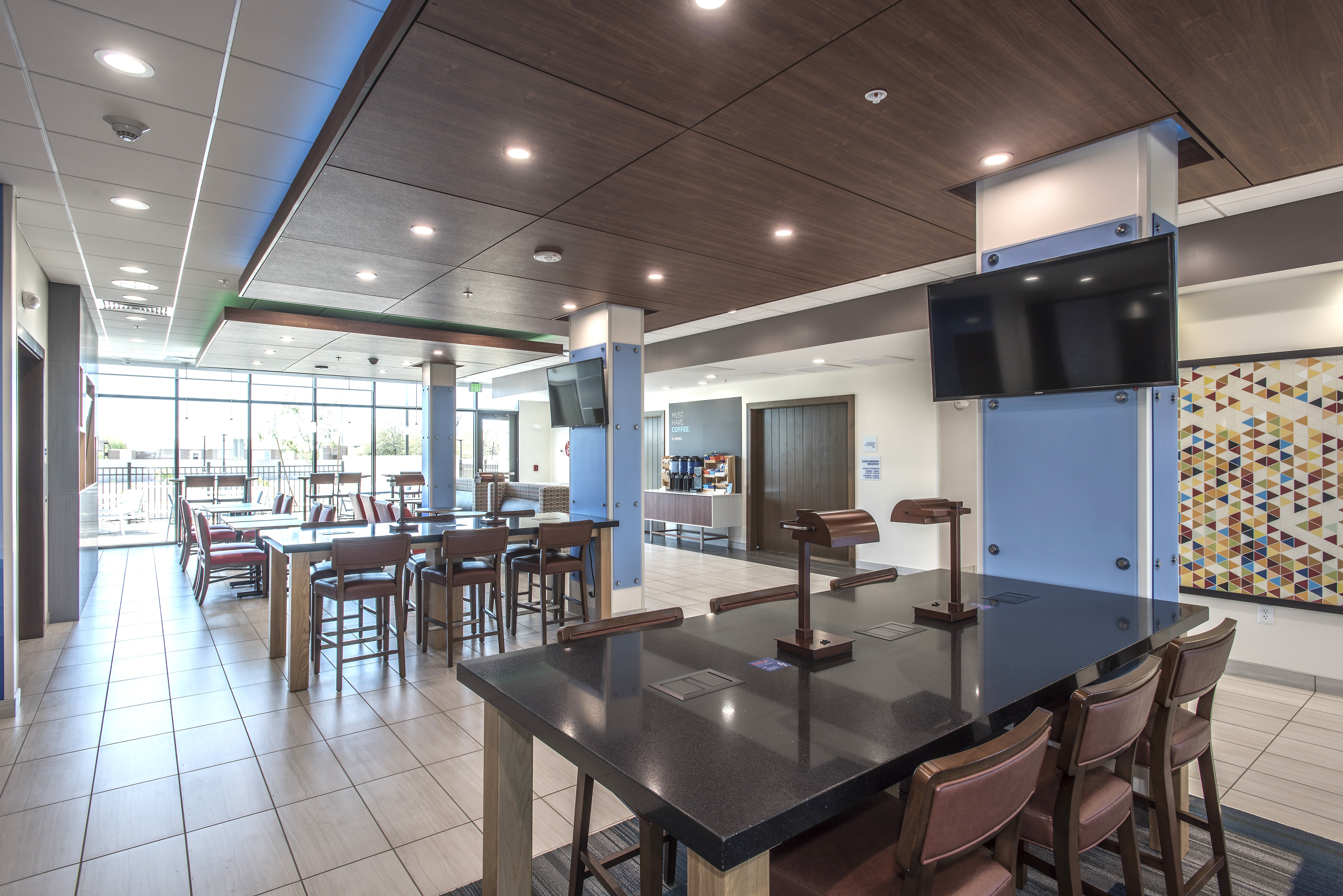 Holiday Inn Express and Suites Phoenix North Happy Valley an IHG Hotel 42/64