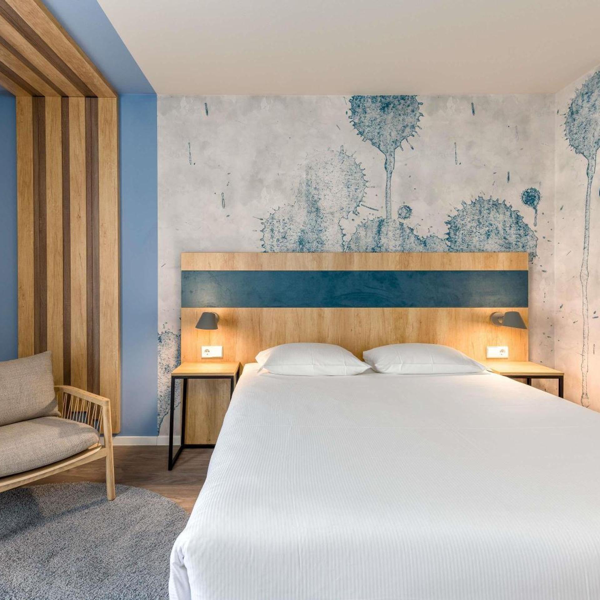 Superior, Double Bed, River View, ibis Styles Regensburg 6/10