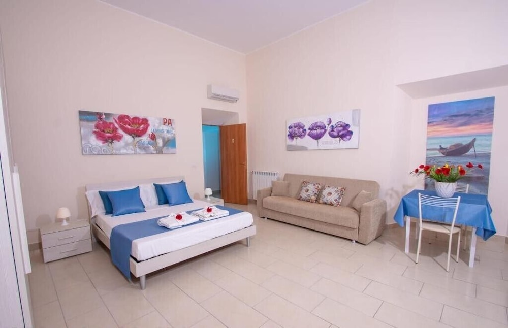 External, Family, Queen Bed, Private Bathroom, Sofa
