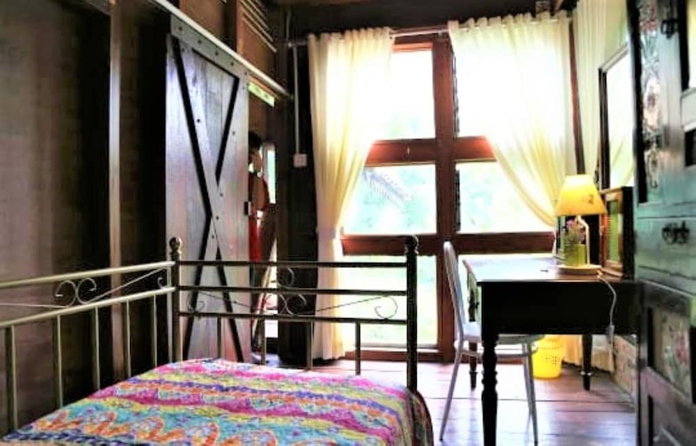 NILA HOUSE, Sharia Family Home Stay by ZUZU 30/73