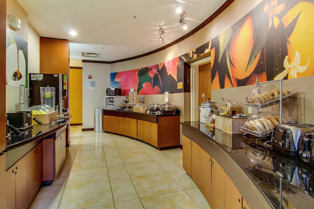 Fairfield Inn & Suites 30/32