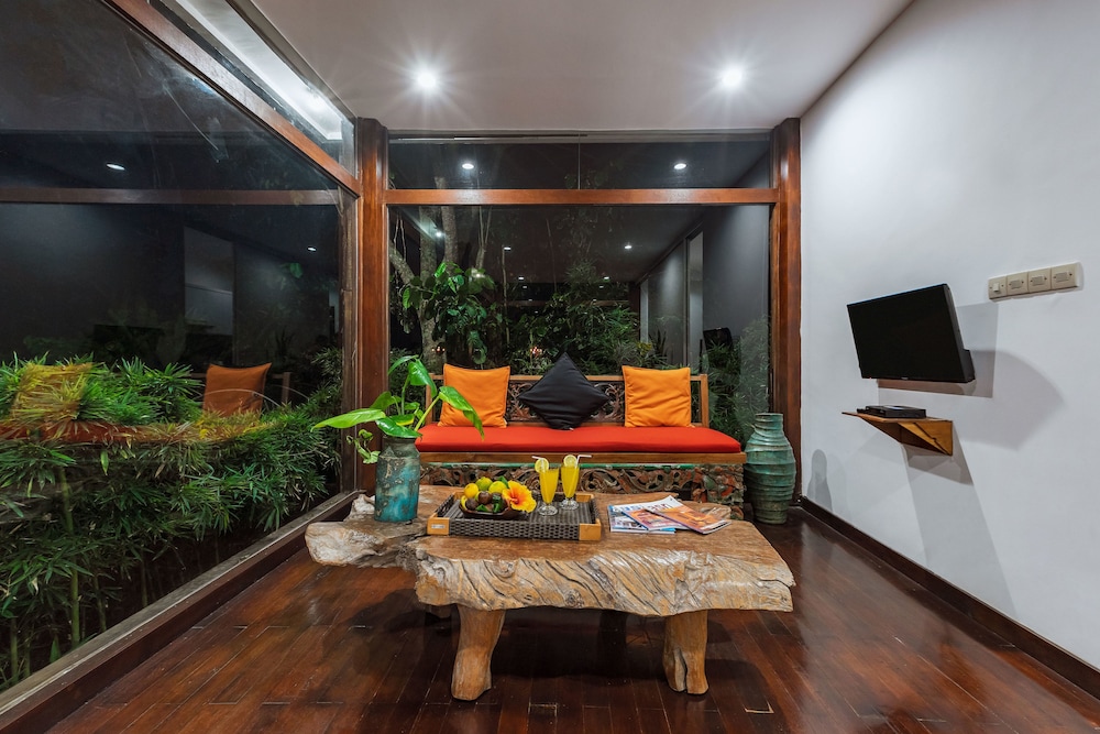 Villa Mulyono 14/28